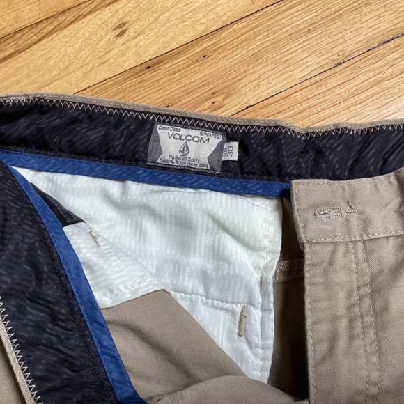 Volcom skater men’s board shorts size 30 khaki - Picture 2 of 4